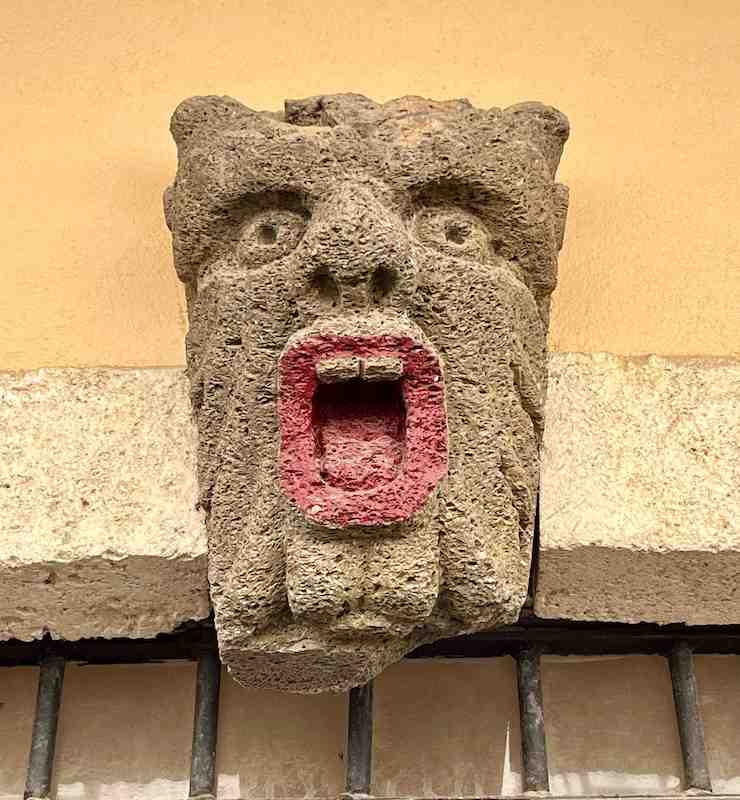 Apotropaic carving