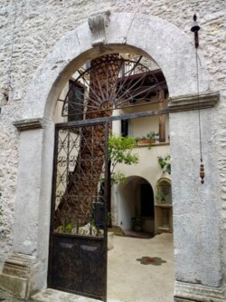 Doorway in Gerace, one of the "Borghi più belli d'Italia"! Doors of Italy
